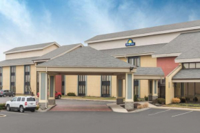 Гостиница Days Inn by Wyndham Indianapolis Northeast  Индианаполис